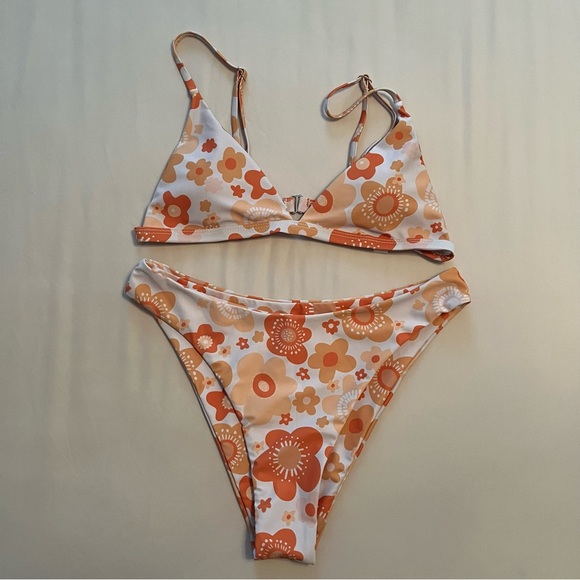 Aurelle Bikini Set & Tote - Picture 4 of 10